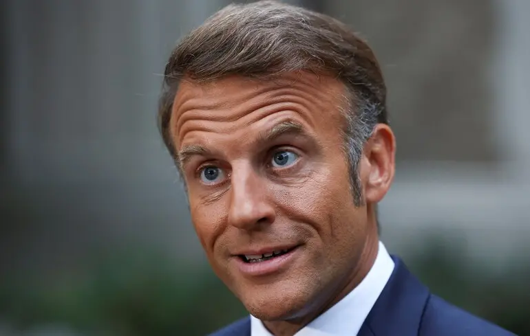 Макрон: переговоры о территории Украины должны проводиться только при участии Зеленского