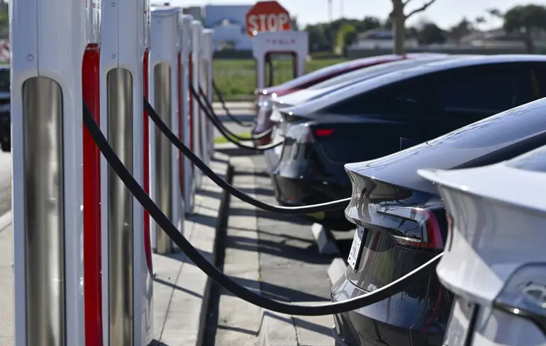 Дотации, бюджетные потери и перегрузка сетей: скрытые проблемы бума электрокаров