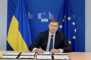 Домбровскис: 