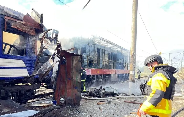 Россияне поразили дроном железнодорожную станцию в Сумах, есть пострадавшие