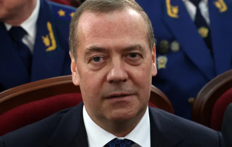 Мєдвєдєв назвав санкції США актом війни проти Росії 