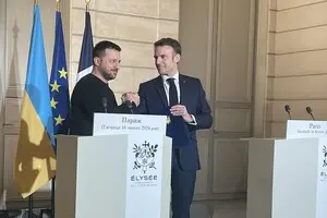 После новых атак РФ Зеленский обсудил с Макроном защиту энергетики