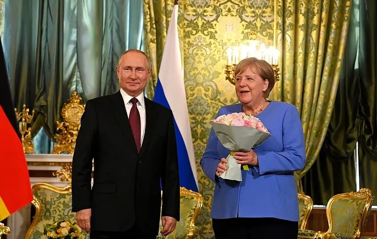 Во время оккупации Крыма Меркель призвала Киев не сопротивляться — экс-главком ВС Литвы