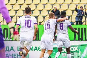 ЛНЗ сенсационно возглавил турнирную таблицу УПЛ