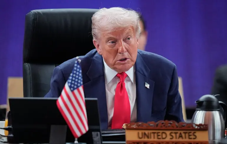 Президент США Дональд Трамп виступає під час саміту Асоціації країн Південно-Східної Азії (АСЕАН) у Куала-Лумпурі, Малайзія / 26 жовтня 2025 року