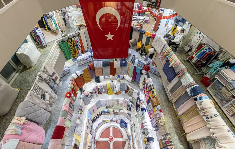 Ринок рушників Babadaglilar у Денізлі. Місто відоме як текстильна столиця Туреччини / 5 березня 2024 року