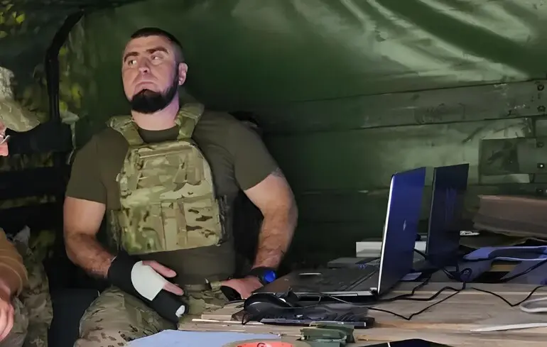 Полковник Манько объяснил публикацию фото с картами