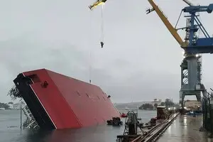 Есть погибшие и раненые россияне: в Севастополе объяснили, как перевернулся плавучий кран