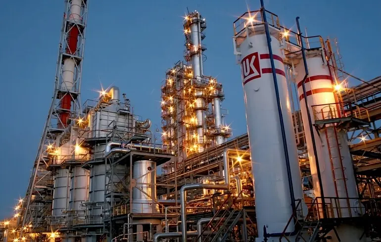 Українські військові вразили понад 20% нафтопереробного потенціалу РФ — президент