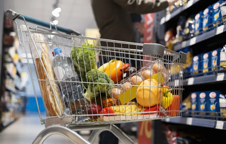 Експерт пояснив, чому зниження цін на продукти не стримало інфляцію у вересні