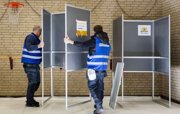 В Нідерландах розпочалося голосування на виборах в парламент: що відомо?— The Guardian 