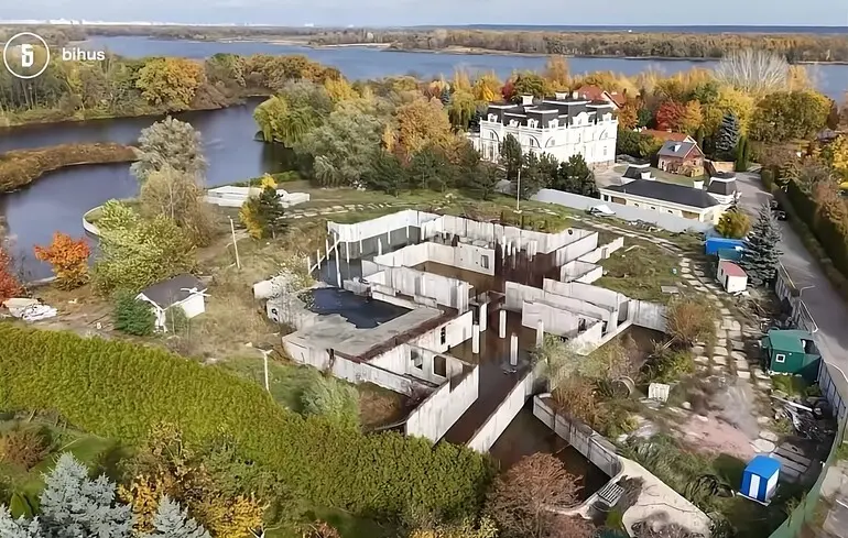 Особняк Комарницкого под Киевом остался без ареста: дворец в Козине 