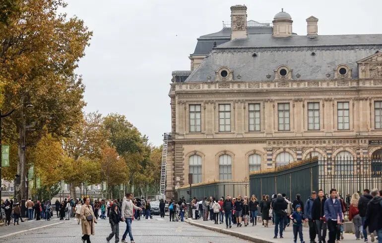 Пограбування Лувру: У Франції арештували ще п’ятьох підозрюваних 