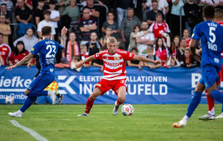 18-летний украинский футболист отдал победный ассист в дебютном матче за клуб немецкой Бундеслиги