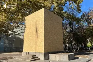 В Одессе памятник Пушкину закрыли защитными плитами. Зачем?