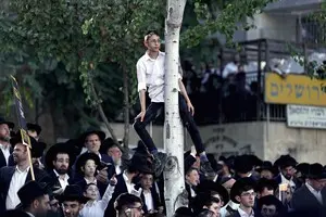 В Израиле сотни тысяч ультраортодоксальных евреев протестуют против мобилизации