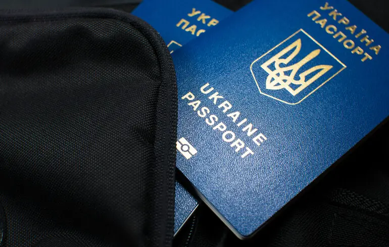МЗС попередило українців про необхідність заміни закордонних паспортів