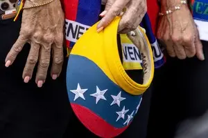 Порти та аеропорти: США визначили цілі для ударів у Венесуелі — WSJ