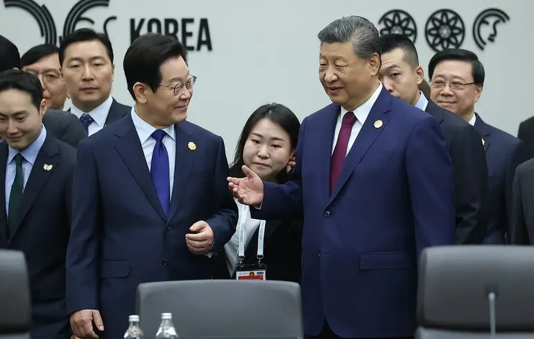 Як Сі Цзіньпін користується відсутністю Трампа на економічному форумі в Азії — Reuters