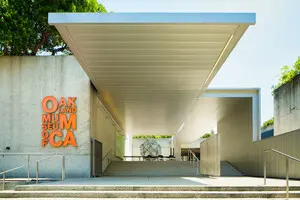 З Оклендського музею Каліфорнії викрали понад тисячу експонатів