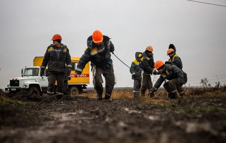 Росіяни били по енергетиці в Сумській області: частина жителів без світла 