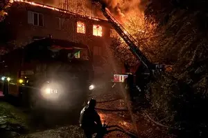 Россияне массированно атаковали дронами Днепропетровскую область: повреждено транспортное предприятие