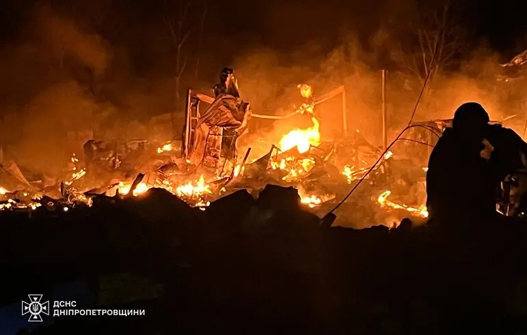 Ворог атакував магазин на Дніпропетровщині: є загиблі й поранені