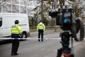 В Британии произошла резня в поезде, десять человек госпитализированы: полиция задержала двух подозреваемых