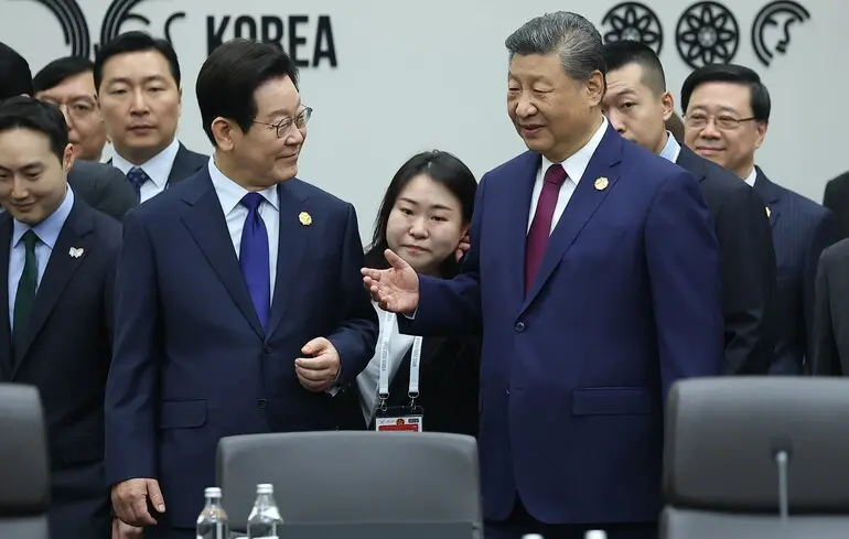 Си пошутил о слежке за лидером Южной Кореи