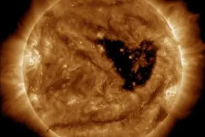 На Сонці з'явилася гігантська діра: Землю накриють магнітні бурі