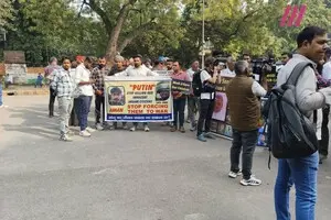 В Индии родственники завербованных в российскую армию мужчин вышли на митинг