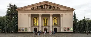Россия поет и танцует на костях: Кремль открывает драмтеатр в Мариуполе