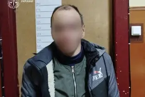 Мужчины с отверткой и ножом напали на военного в Киеве: что известно