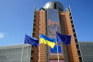 Еврокомиссия потребует от Украины вернуться к антикоррупционному курсу и усилить верховенство права – Reuters