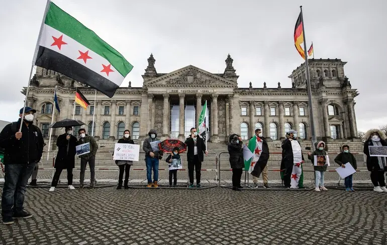 У Германии больше нет оснований предоставлять убежище сирийцам – Мерц призвал беженцев вернуться домой