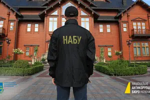 Прокурори Офісу Генпрокурора вночі 