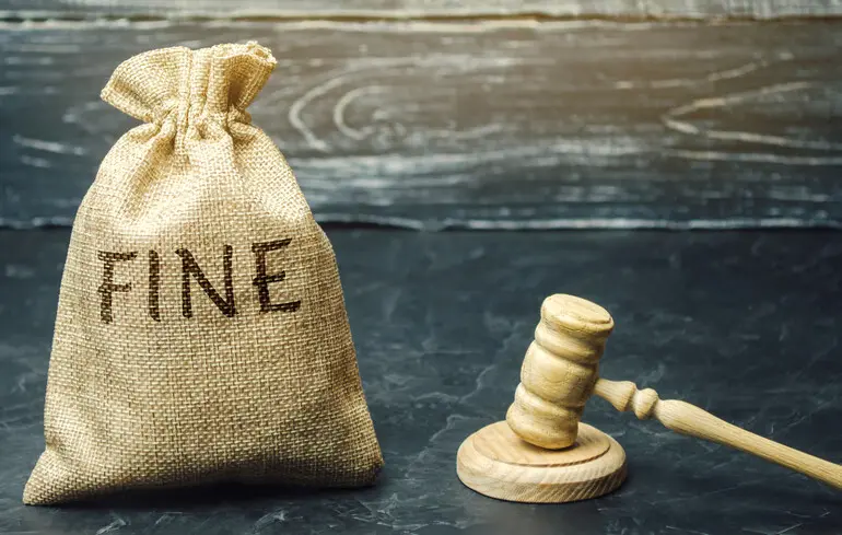 В Харькове оштрафовали таксиста, который грубо отказался говорить на украинском с пассажиркой