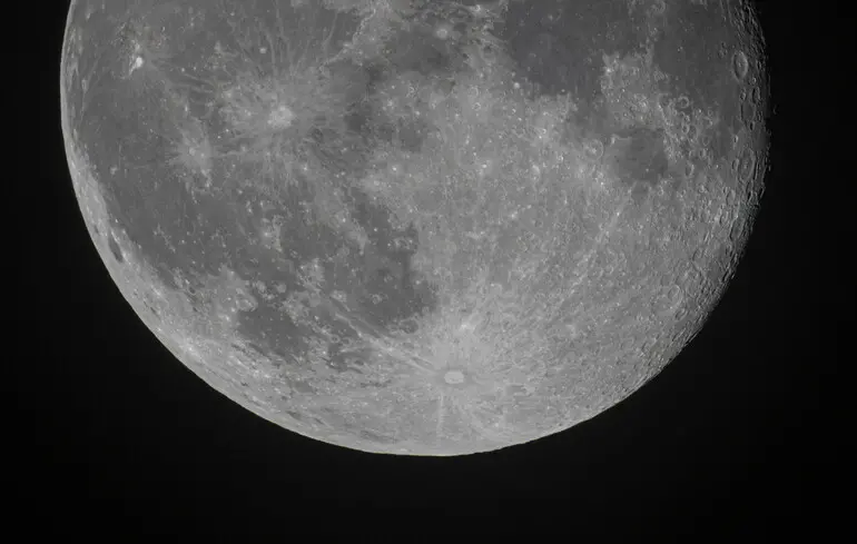 Бобровий місяць: як і де спостерігати найяскравішу суперповню над Україною