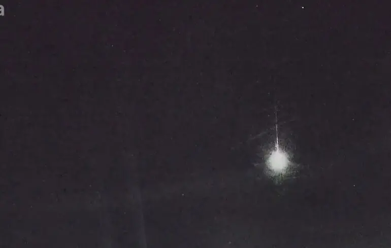 Космический фейерверк: в небе над Европой взорвался фрагмент кометы