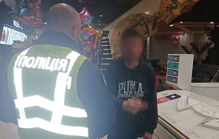 Вибух у ТРЦ в Києві стався через страйкбольну гранату: її підірвав п'яний чоловік