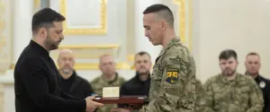 Зеленський присвоїв звання Героя України двом офіцерам полку «Скеля»