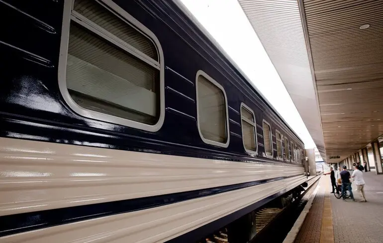 Ворожі обстріли спричинили затримку поїздів 