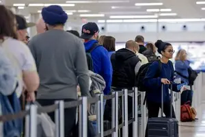 В крупнейших аэропортах США сократили 10% рейсов: что произошло