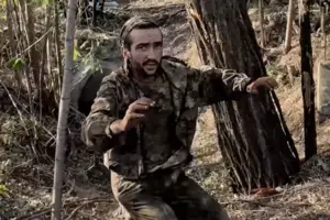 Подразделение ГУР показало путь российского оккупанта в плен — видео с его собственного телефона