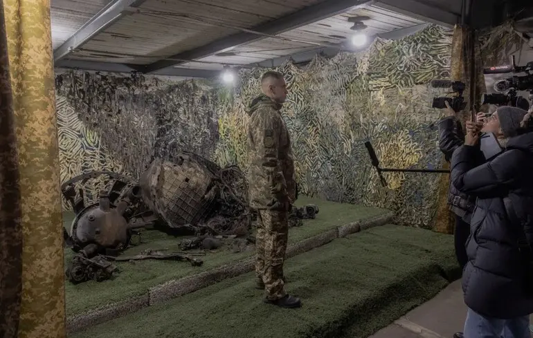 Уламки ракети "Орєшнік", яка вдарила по "Південмашу" у Дніпрі