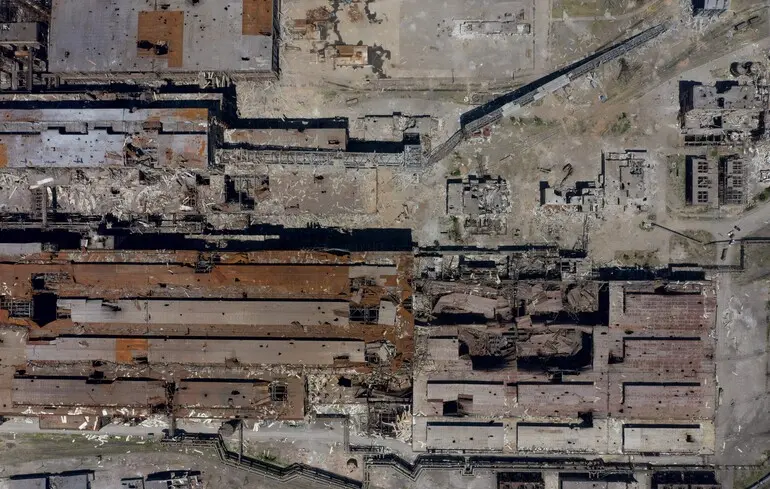 Окупанти показали зруйнований ними ж комбінат «Азовсталь»: відео  