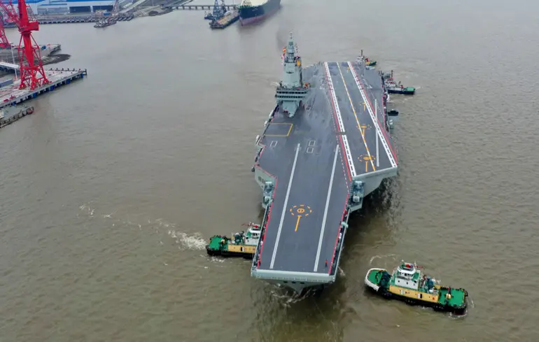Китай ввел в эксплуатацию свой новейший авианосец после длительных морских испытаний