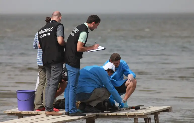 Представители Специализированной экологической прокуратуры Одесской области вместе с зоологами у побережья Национального природного парка «Тузловские лагуны»