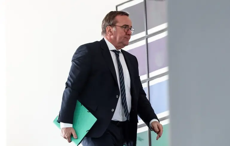 Міністр оборони Німеччини припустив, з чим можуть бути пов'язані інциденти з дронами в Бельгії 