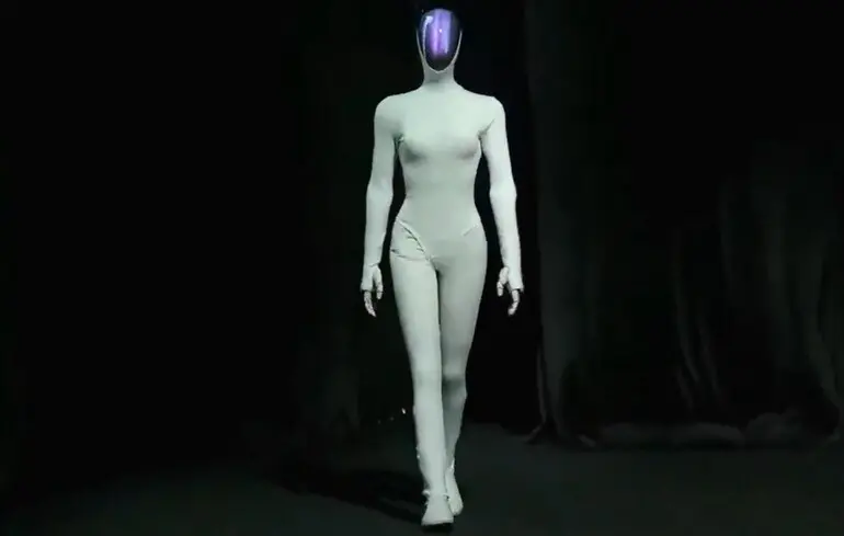 Нового гуманоїдного робота IRON “розрізали” на сцені: розробники довели, що це не людина